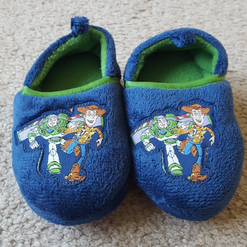 ❤ 4/$20 Disney Toy Story Slippers - Picture 2 of 5